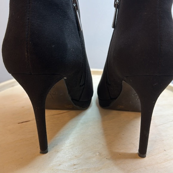 Jennifer Lopez Black Slouch Pointy Toe Ankle Bootie Size 6.5 - Picture 6 of 9